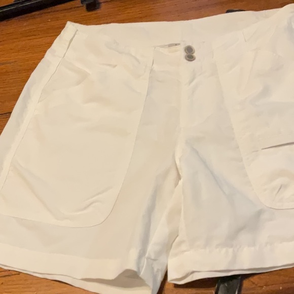 Gently used white lightweight  shorts by Bimini Bay outfitters size 6 ladies - Picture 1 of 3